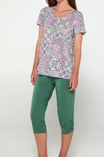 Piżama damska w letnich kolorach.