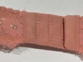 biustonosz-zapinany-na-2-haftki-push-up.jpg